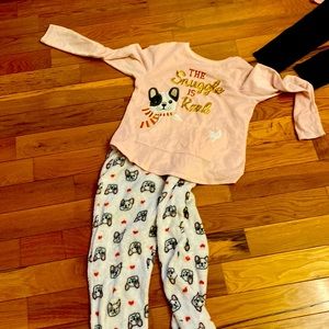 Two piece pjs never worn very good shape